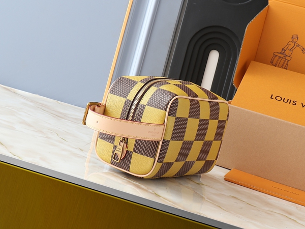 ルイヴィトンバッグ背面デザイン